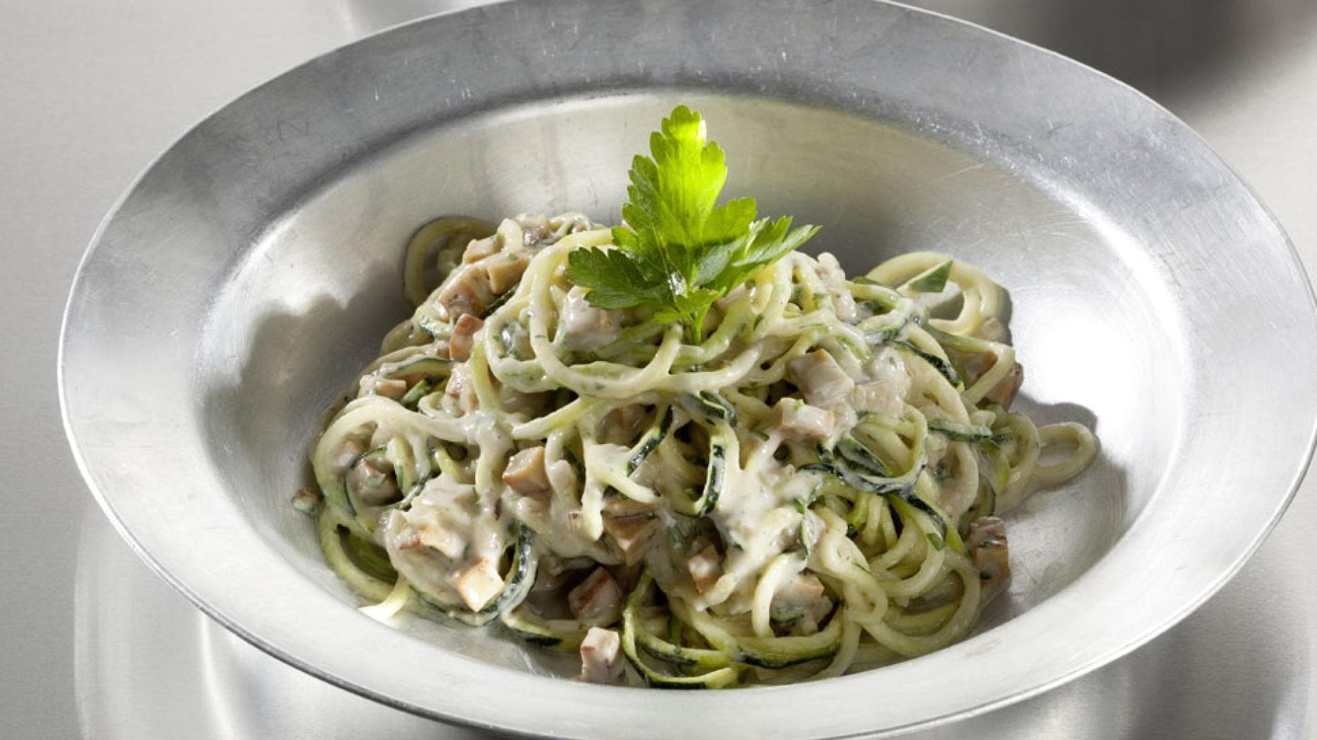 Vegan for Fit Rezept von Attila Hildmann ZucchiniSpaghetti alla Carbonara