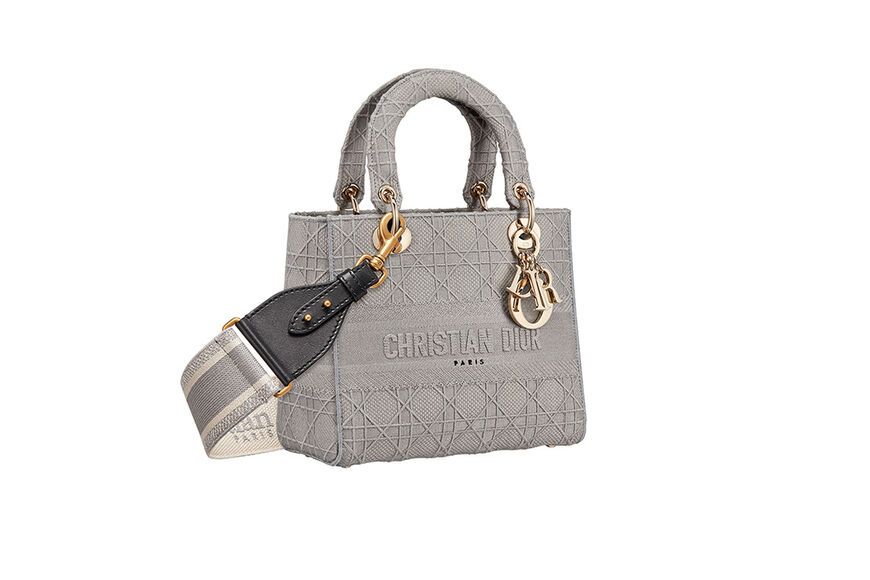 Dior Die Neue Lady D Lite Tasche Des Franzosischen Traditionshauses Ist Ein Must Have Fur Den Sommer