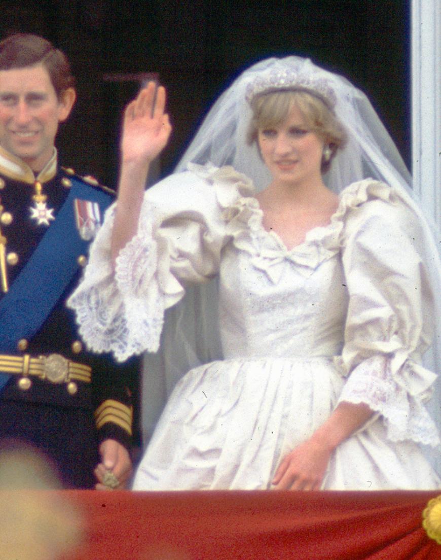 Prinz Charles Geleitet Lady Dianas Patentochter Zum Traualtar