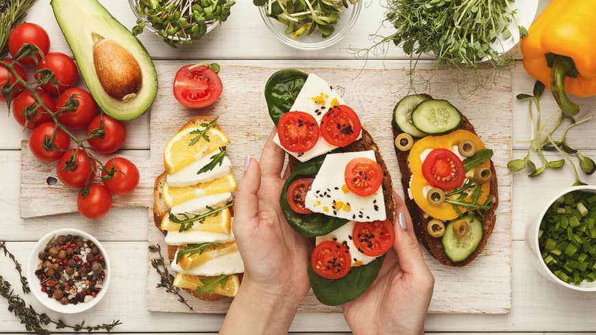 Schlank ohne Hungern: Das ist beim Abnehmen wichtiger als der Kaloriengehalt