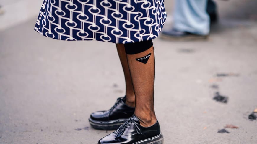 Halbschuhe mit Lackoptik: Diese Modelle tragen jetzt die Blogger