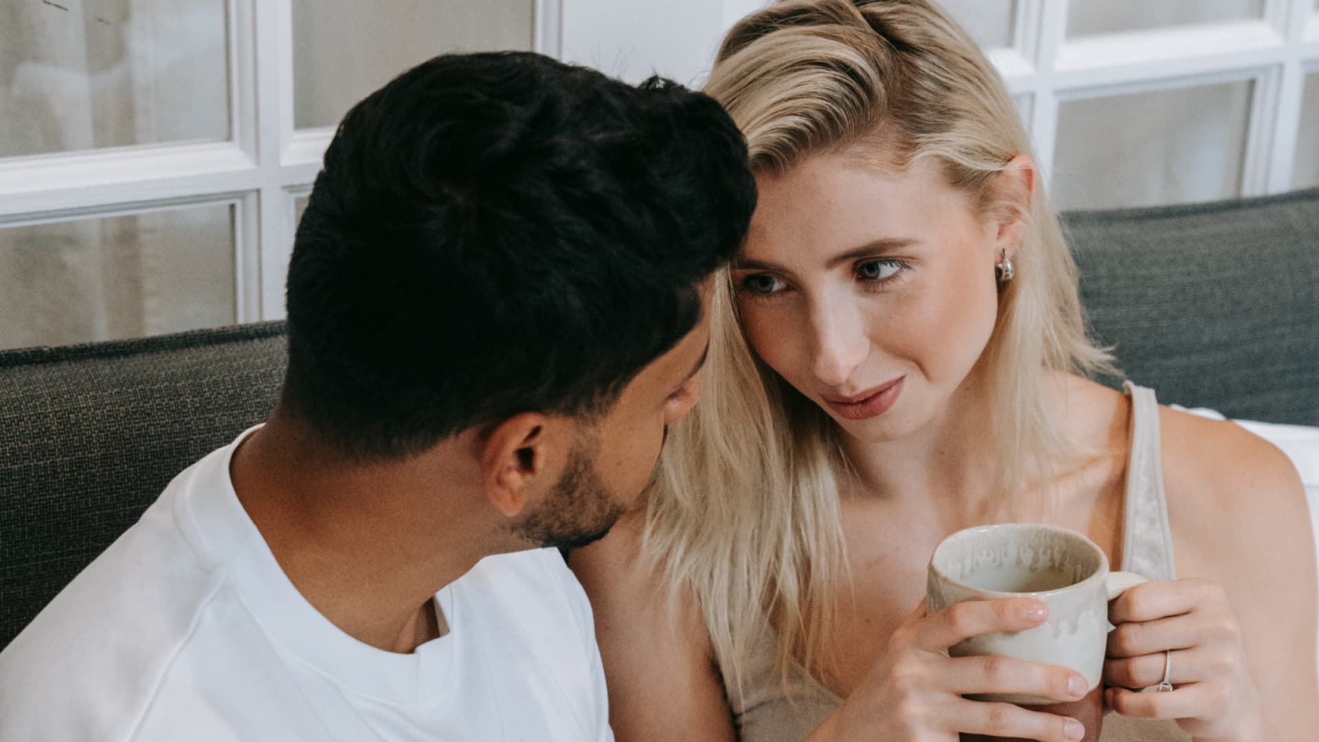 Anzeichen Dass Er Nur Freundschaft Will Psychologie: 3 Anzeichen, dass er mehr als Freundschaft will