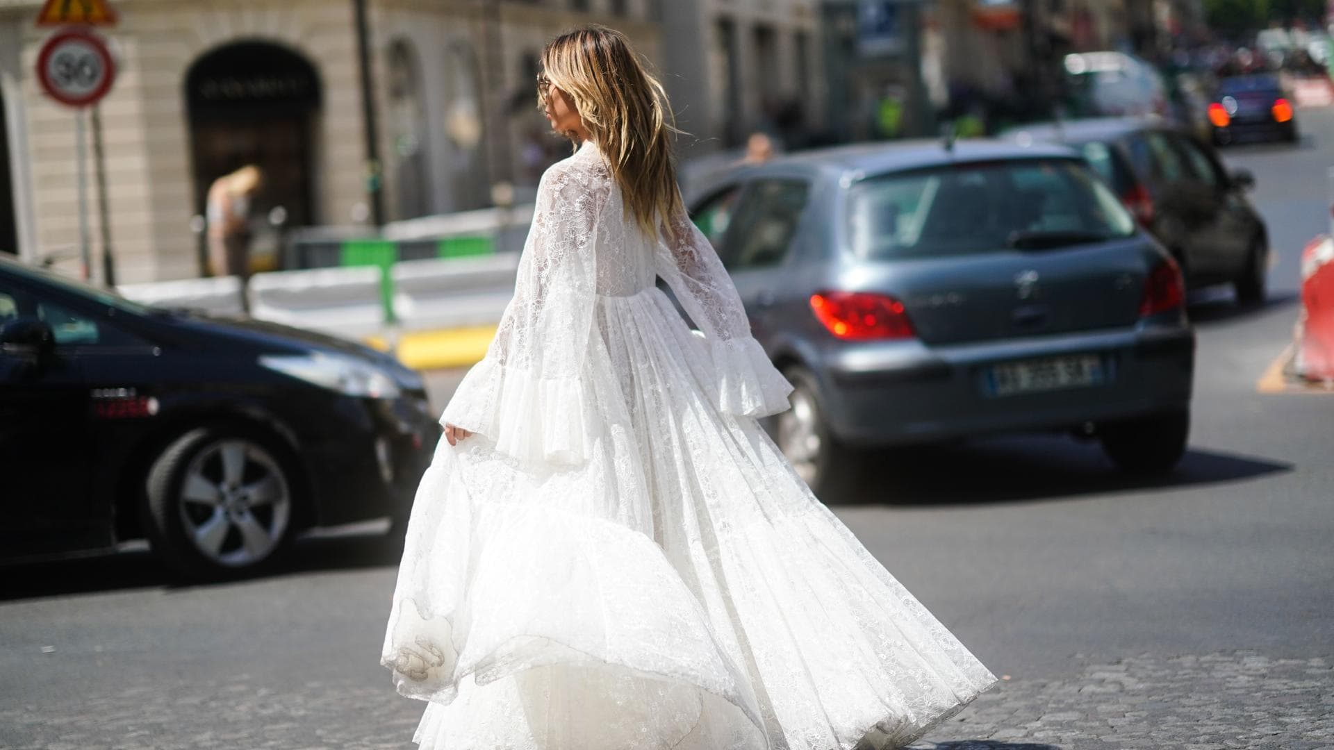 Kleider-Trends-2022-5-m-rchenhafte-Hochzeitskleider-unter-300-Euro-die-wirklich-jede-Braut-verz-cken