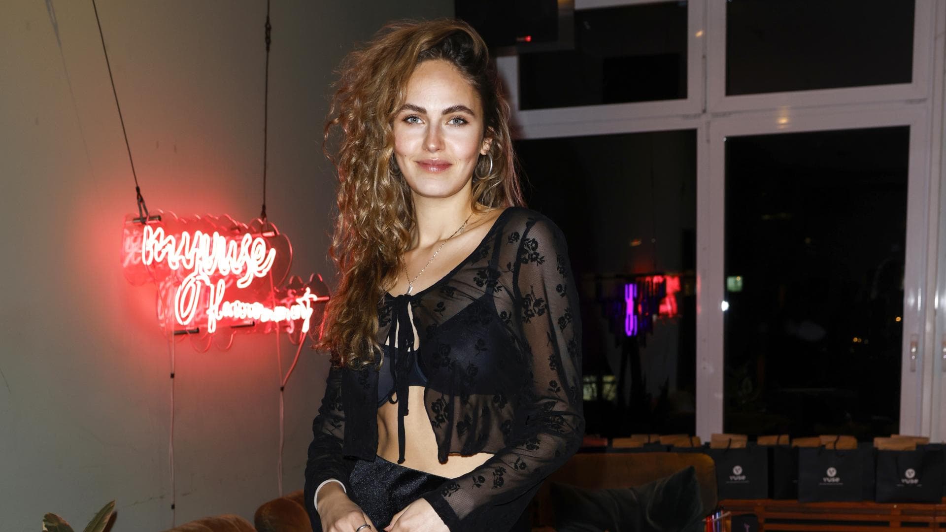 Elena Carriére im Interview Über Selflove und Winterblues