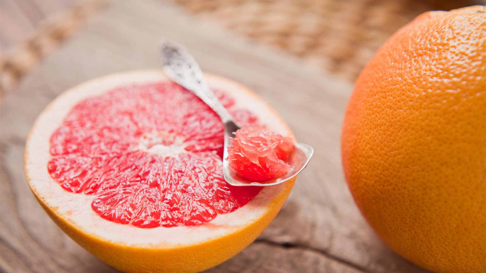 Grapefruit 100g der Frucht enthalten Sommerfrüchte Diese 10 Obstsorten zaubern uns eine