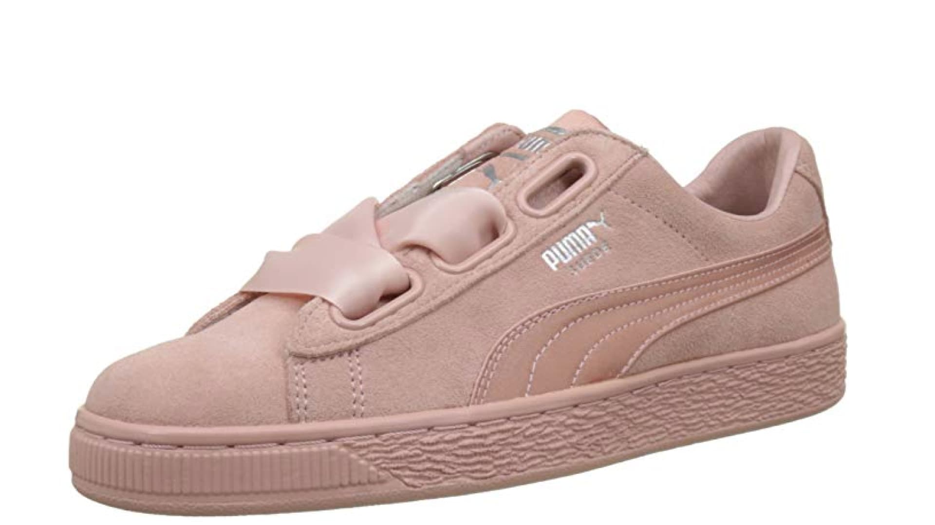 Große Füße: Auf diese Sneaker sollten Frauen dann setzen