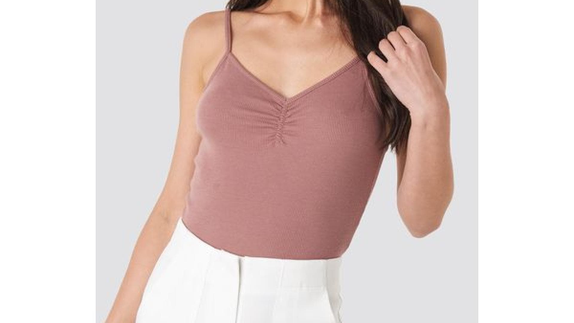 Große Brüste Das sind die stylischsten Tops für eine üppige Oberweite