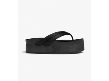 chunky flip flops