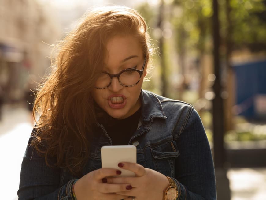 TinderAbkürzungen Diese 10 geheimen Codes solltet ihr kennen!