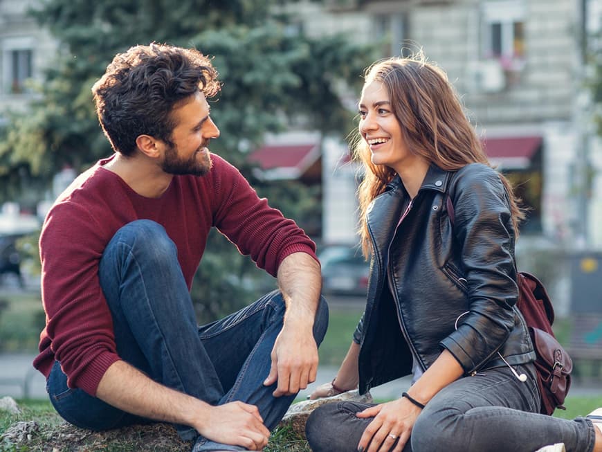 Warum Flirtet Er Mit Mir Obwohl Er Ne Freundin Hat Flirtet er mit mir? Diese 5 Anzeichen verraten es