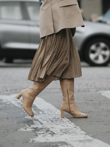 beige stiefel boots