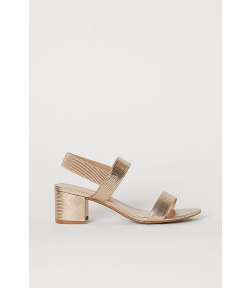 goldene sandalen mit blockabsatz