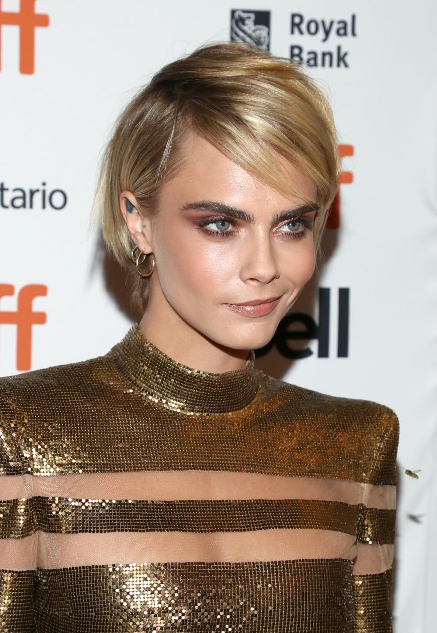 Letztes Jahr Uberraschte Cara Dunnes Haar Das Sind Die Schonsten Schnitte Der Stars Grazia Deutschland